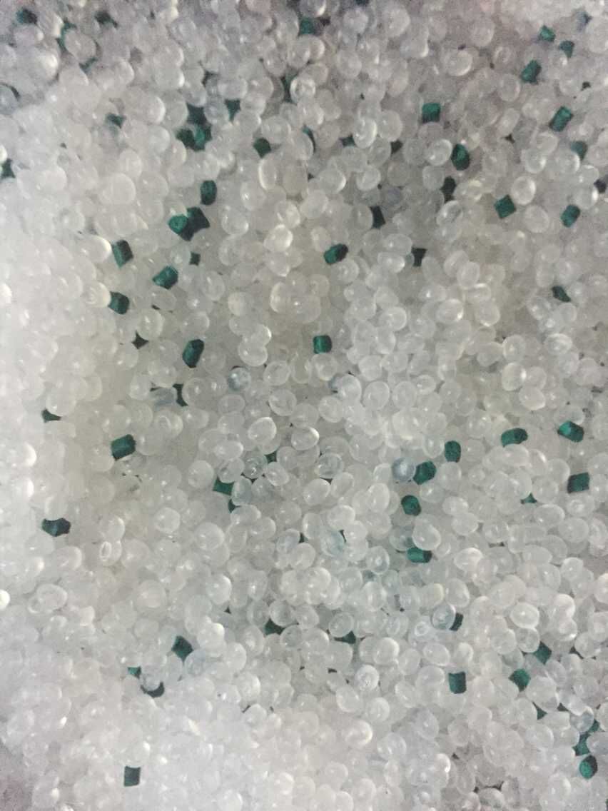 Ensiná-lo a distinguir o material da rede de plástico