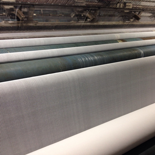 A diferença entre diferentes cores da rede de sombra